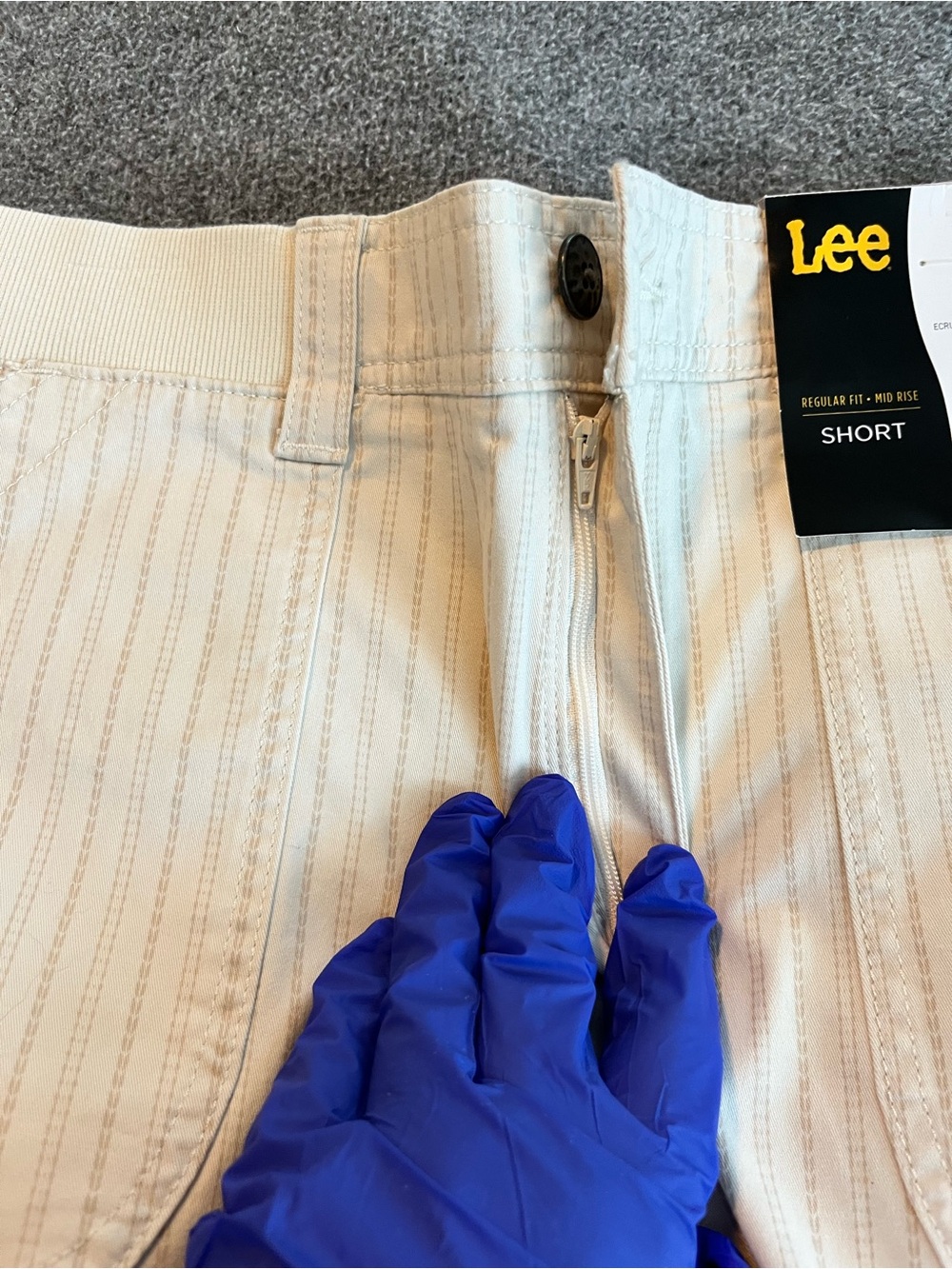 Lee Women’s Cream /Tan Striped Casual Mid Rise Waist 38” Size 18 Shorts NWT - Picture 9 of 11